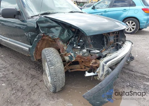 2003 Chevrolet S-10 Ls из США, поврежденный, VIN 1GCDT19X338253642